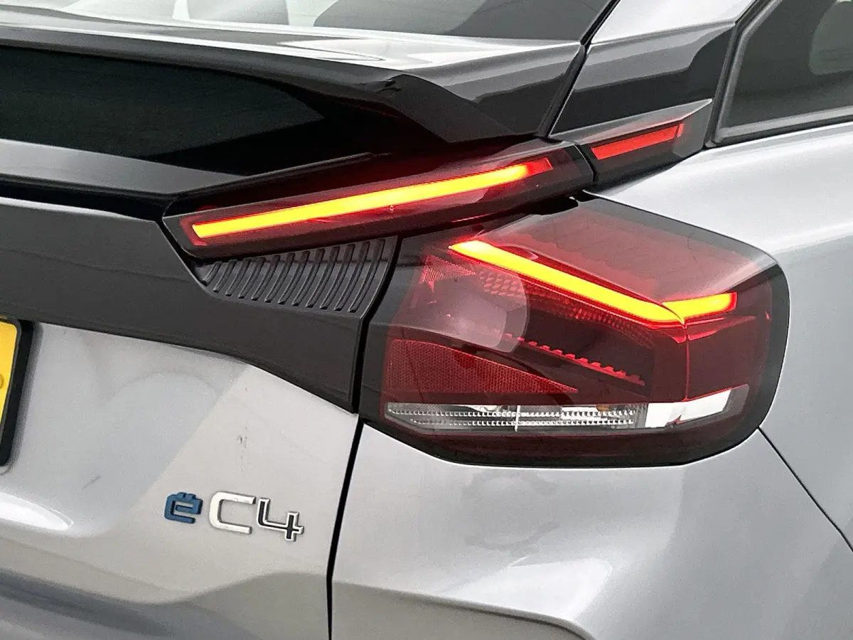 You 50 kWh 136pk | Accu 97% | Navigatie via Apple Carplay / Android Auto | Achteruitrijcamera | Climate Control | Cruise Control | Parkeersensoren | DAB+ radio | Armsteun | Stof/kunstlederen
