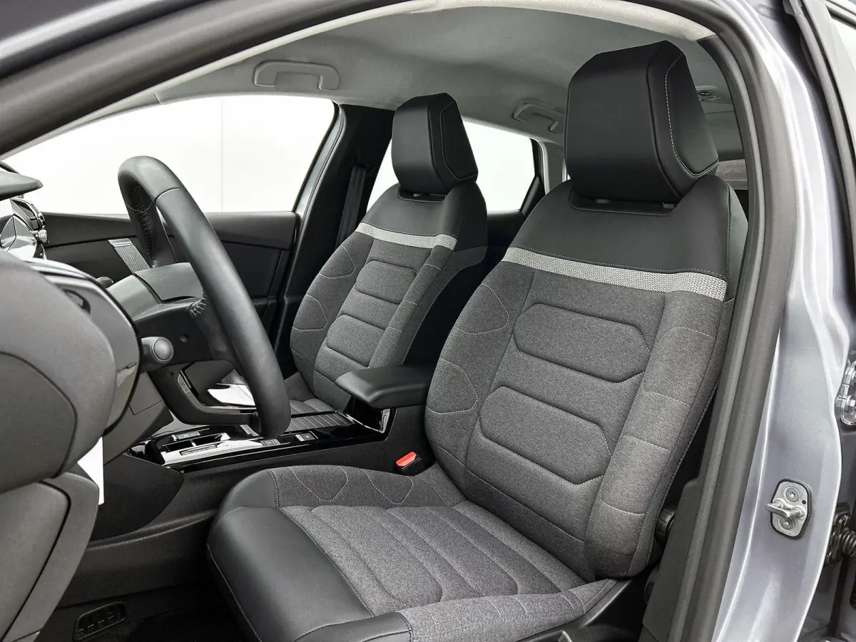 You 50 kWh 136pk | Accu 97% | Navigatie via Apple Carplay / Android Auto | Achteruitrijcamera | Climate Control | Cruise Control | Parkeersensoren | DAB+ radio | Armsteun | Stof/kunstlederen