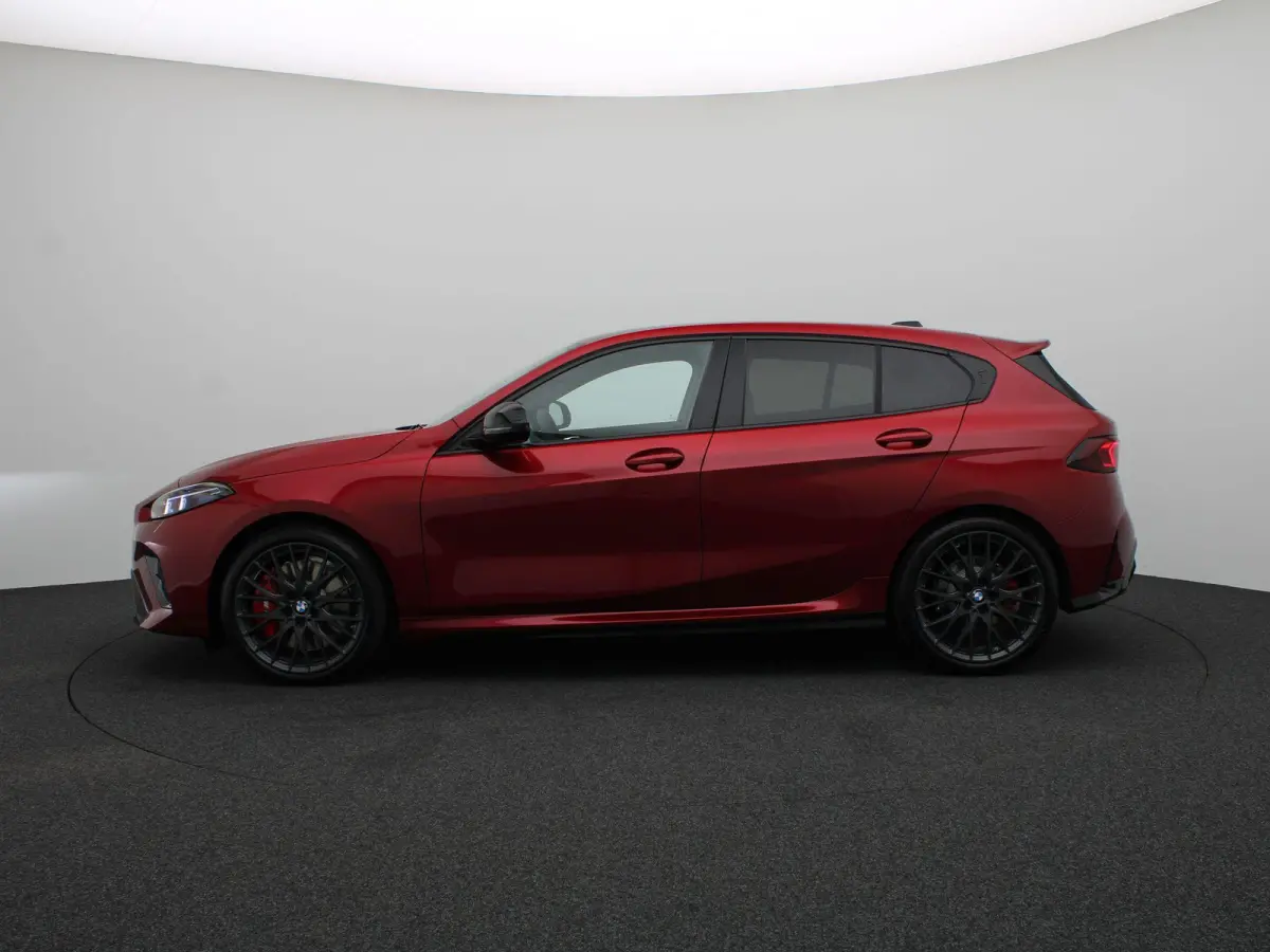 120 M Sportpakket Pro | Premium Pack | Stuurwielrand verwarmd | Driving Assistant | Harman Kardon | 19''