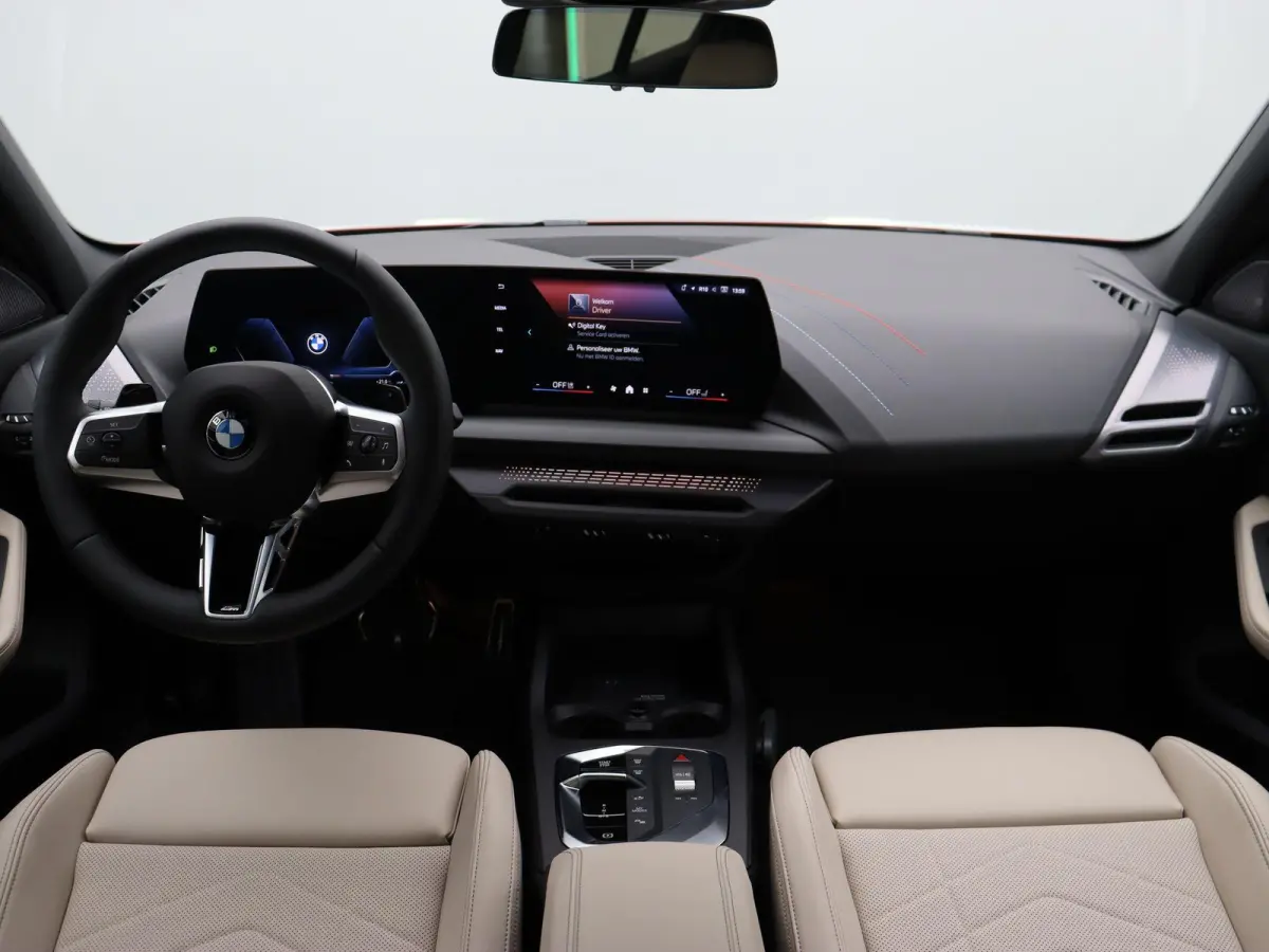 120 M Sportpakket Pro | Premium Pack | Stuurwielrand verwarmd | Driving Assistant | Harman Kardon | 19''