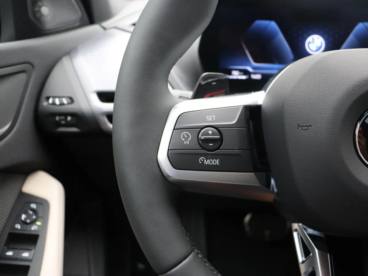 120 M Sportpakket Pro | Premium Pack | Stuurwielrand verwarmd | Driving Assistant | Harman Kardon | 19''