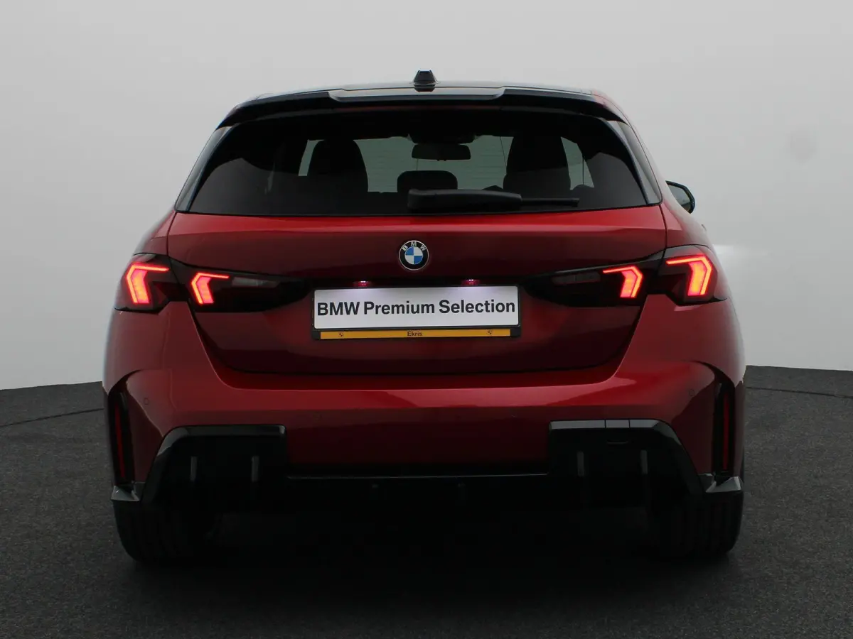 120 M Sportpakket Pro | Premium Pack | Stuurwielrand verwarmd | Driving Assistant | Harman Kardon | 19''