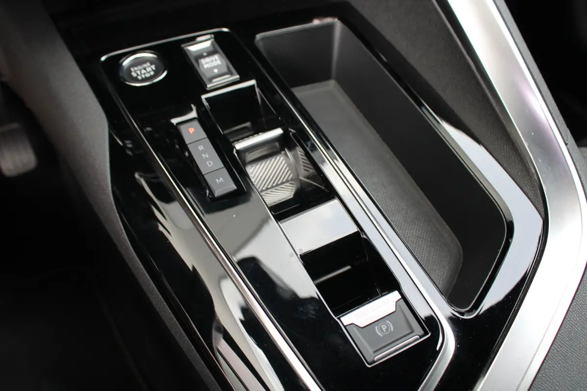 1.2 Hybrid 136 Allure Pack Business | Automaat | Navigatie | Camera | Mild Hybrid | Trekhaak | Apple carplay | 55.000km |