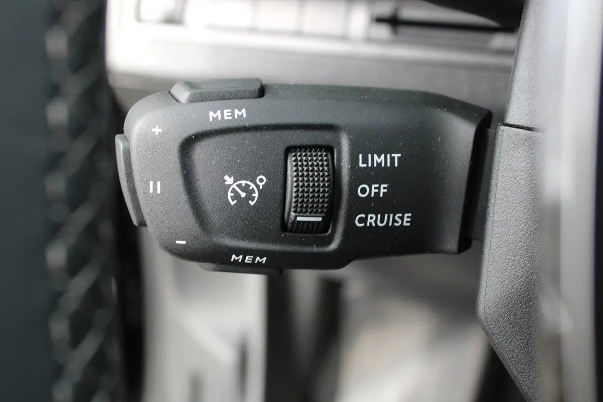 1.2 Hybrid 136 Allure Pack Business | Automaat | Navigatie | Camera | Mild Hybrid | Trekhaak | Apple carplay | 55.000km |