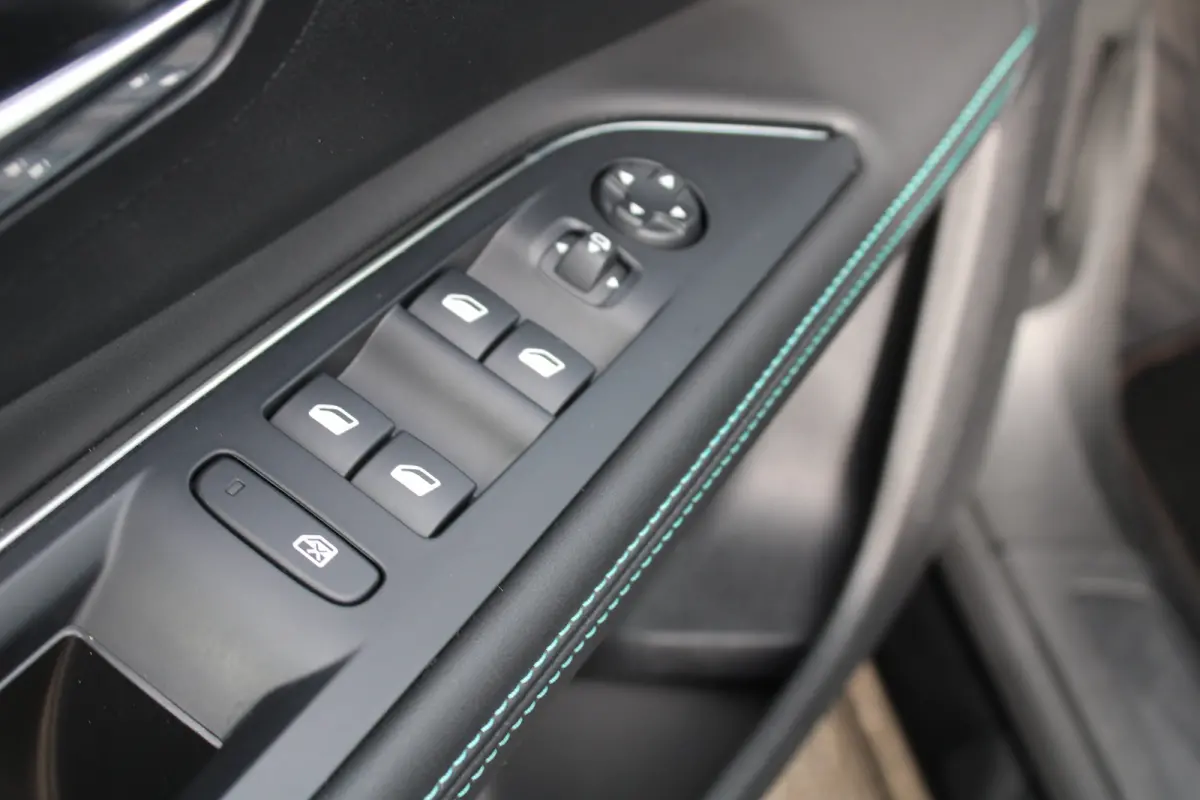 1.2 Hybrid 136 Allure Pack Business | Automaat | Navigatie | Camera | Mild Hybrid | Trekhaak | Apple carplay | 55.000km |