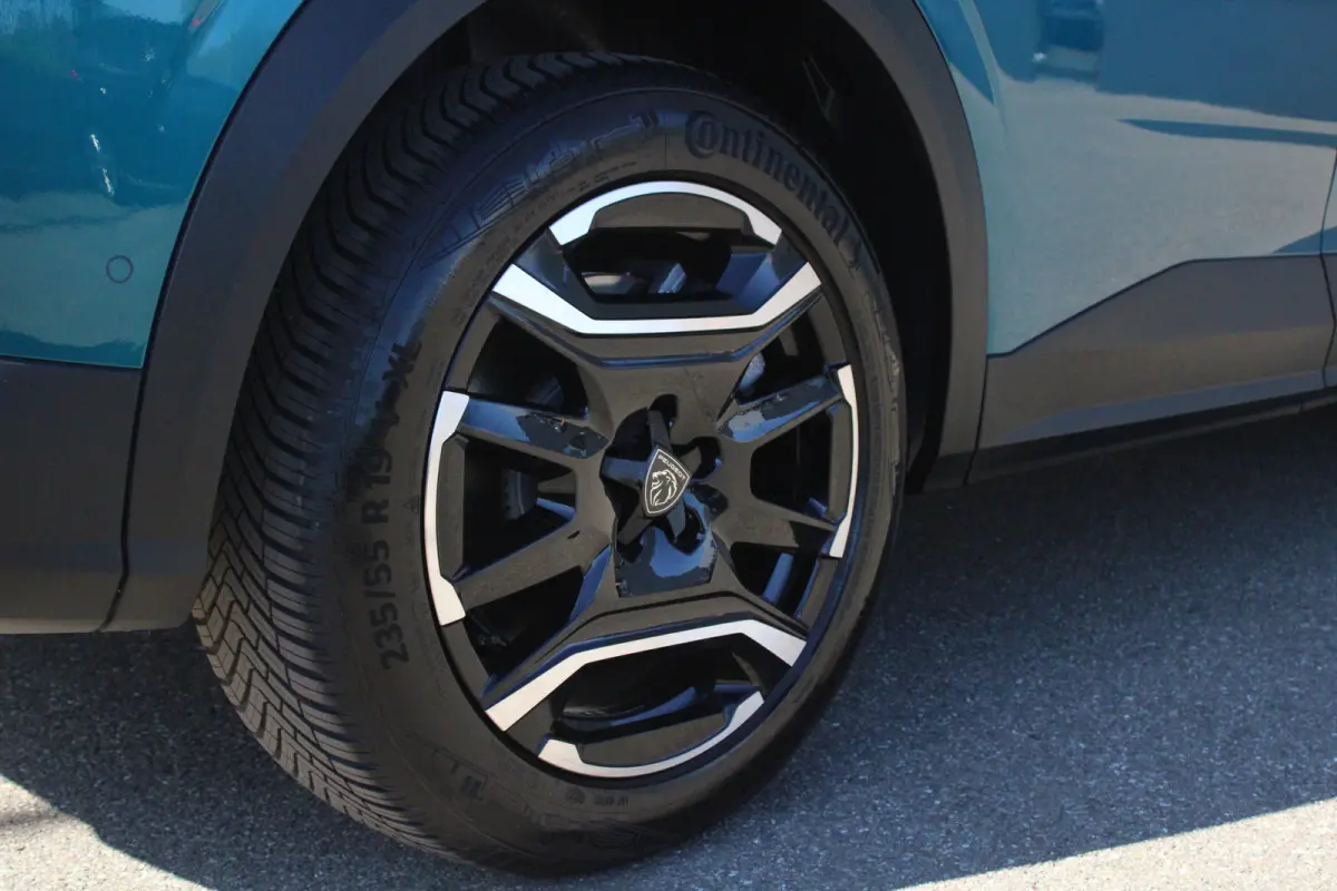 1.6 plug-in Hybrid 195 Allure | Automaat | Navigatie | Panorama/schuifdak | Camera | All season | NL auto | 9.750km |