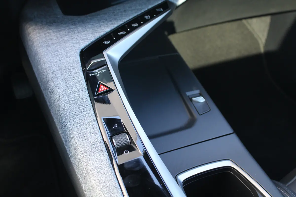 1.6 plug-in Hybrid 195 Allure | Automaat | Navigatie | Panorama/schuifdak | Camera | All season | NL auto | 9.750km |