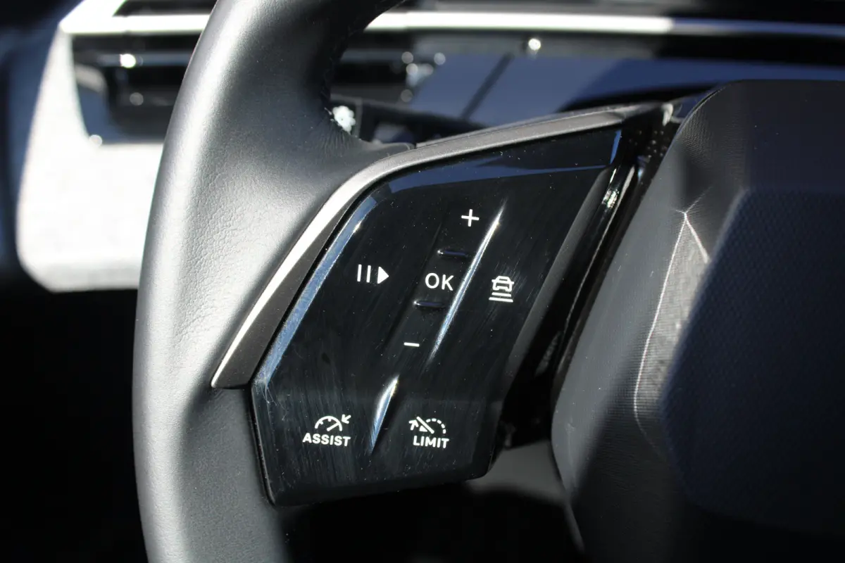 1.6 plug-in Hybrid 195 Allure | Automaat | Navigatie | Panorama/schuifdak | Camera | All season | NL auto | 9.750km |