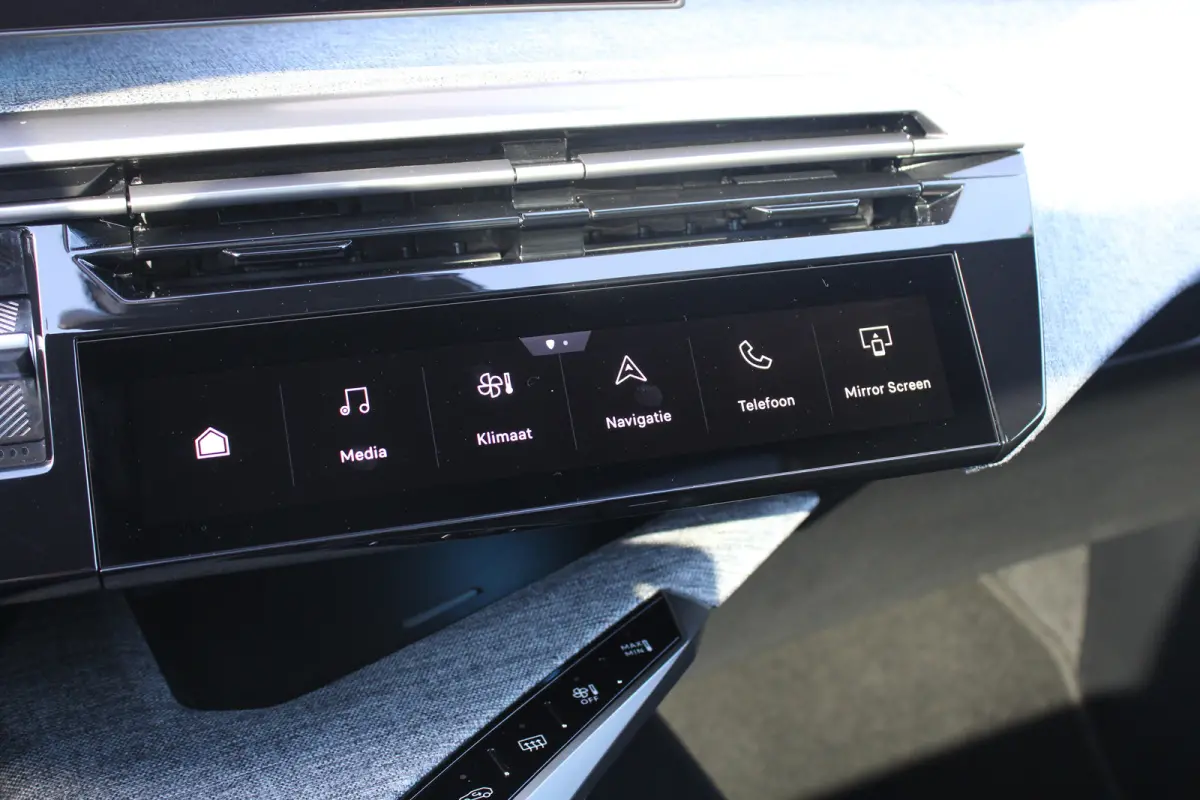 1.6 plug-in Hybrid 195 Allure | Automaat | Navigatie | Panorama/schuifdak | Camera | All season | NL auto | 9.750km |