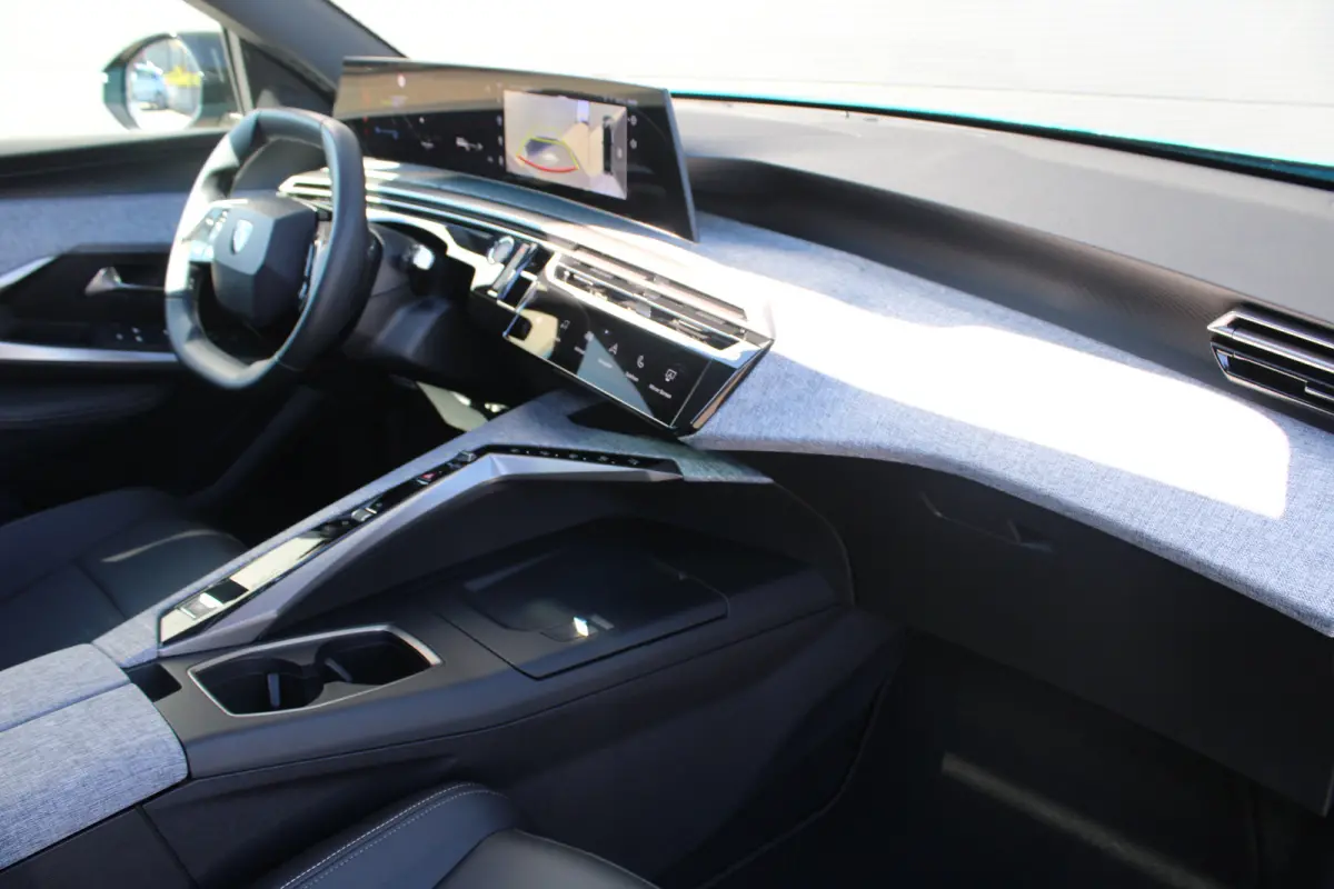 1.6 plug-in Hybrid 195 Allure | Automaat | Navigatie | Panorama/schuifdak | Camera | All season | NL auto | 9.750km |