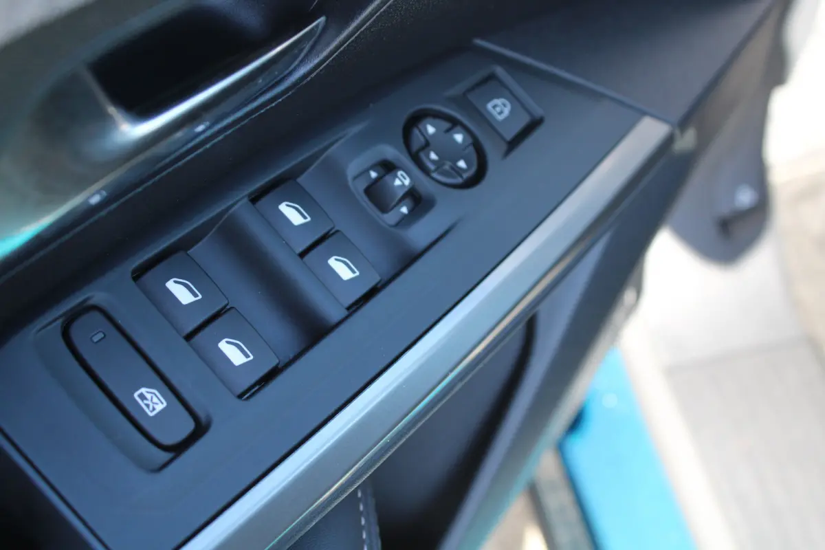 1.6 plug-in Hybrid 195 Allure | Automaat | Navigatie | Panorama/schuifdak | Camera | All season | NL auto | 9.750km |