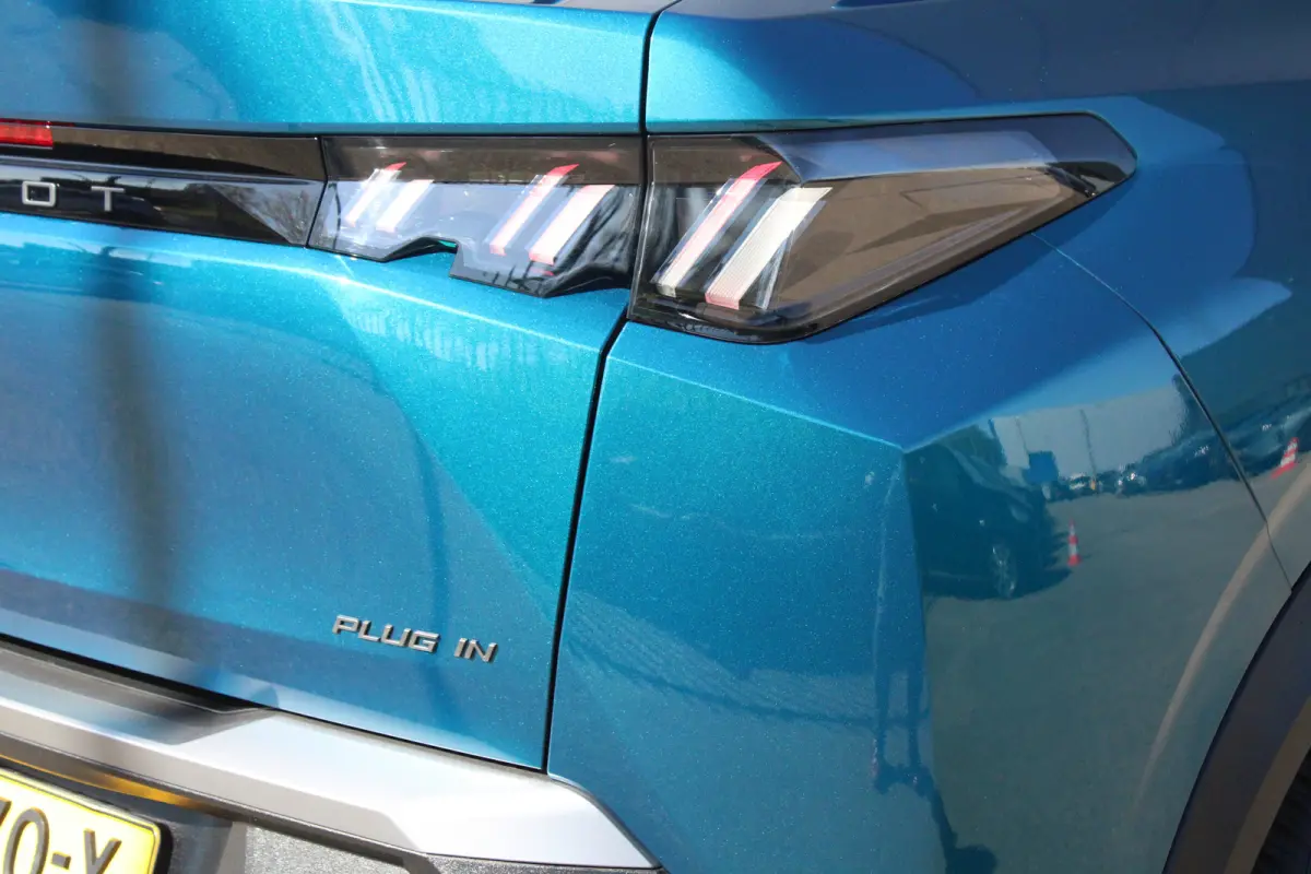 1.6 plug-in Hybrid 195 Allure | Automaat | Navigatie | Panorama/schuifdak | Camera | All season | NL auto | 9.750km |