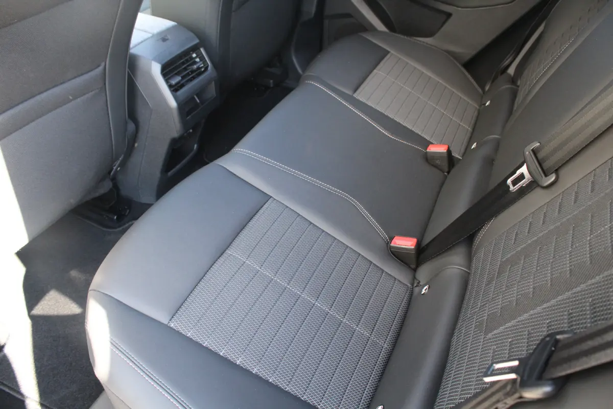 1.6 plug-in Hybrid 195 Allure | Automaat | Navigatie | Panorama/schuifdak | Camera | All season | NL auto | 9.750km |