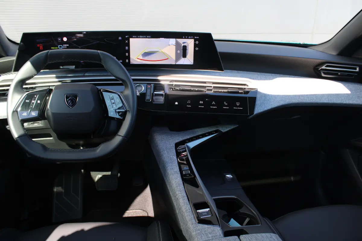 1.6 plug-in Hybrid 195 Allure | Automaat | Navigatie | Panorama/schuifdak | Camera | All season | NL auto | 9.750km |