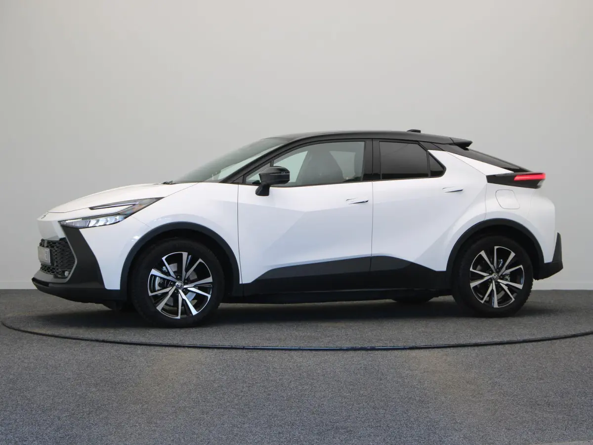 2.0 Plug-in Hybrid 220 First Edition | Stoelverwarming | PHEV | Keyless Entry | All Season Banden |