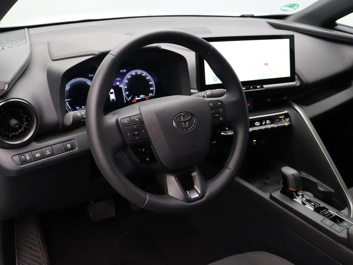 2.0 Plug-in Hybrid 220 First Edition | Stoelverwarming | PHEV | Keyless Entry | All Season Banden |