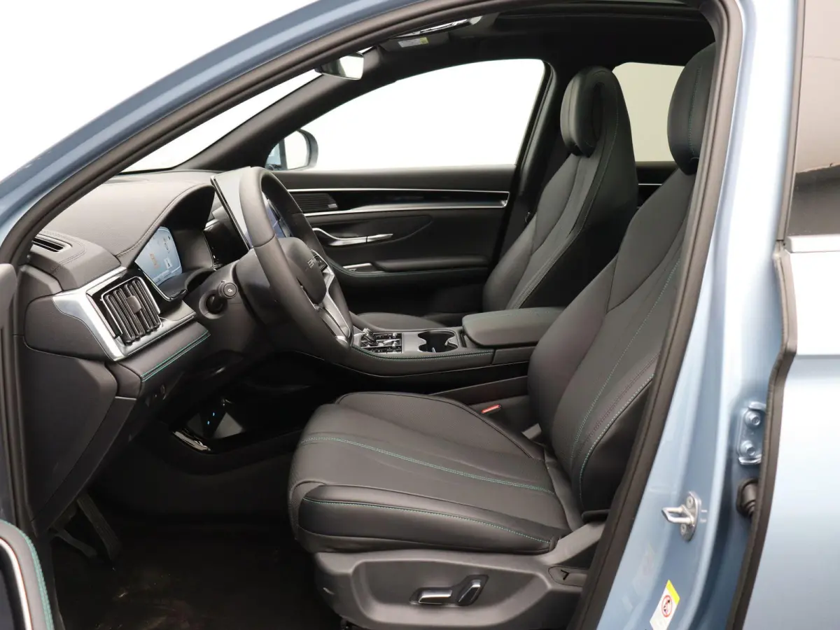 1.5 DM-i FWD Comfort | 26.6 KWh Accu | 125km WLTP | Verwarmde/geventileerde voorstoelen | Stuurwielverwarming | Panoramadak | Head-Up Display | Infinity audio |