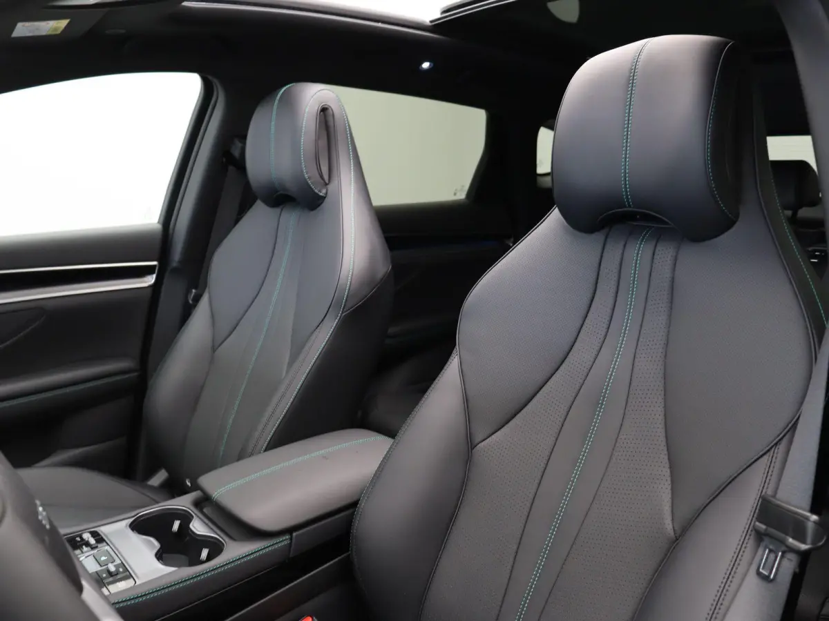 1.5 DM-i FWD Comfort | 26.6 KWh Accu | 125km WLTP | Verwarmde/geventileerde voorstoelen | Stuurwielverwarming | Panoramadak | Head-Up Display | Infinity audio |