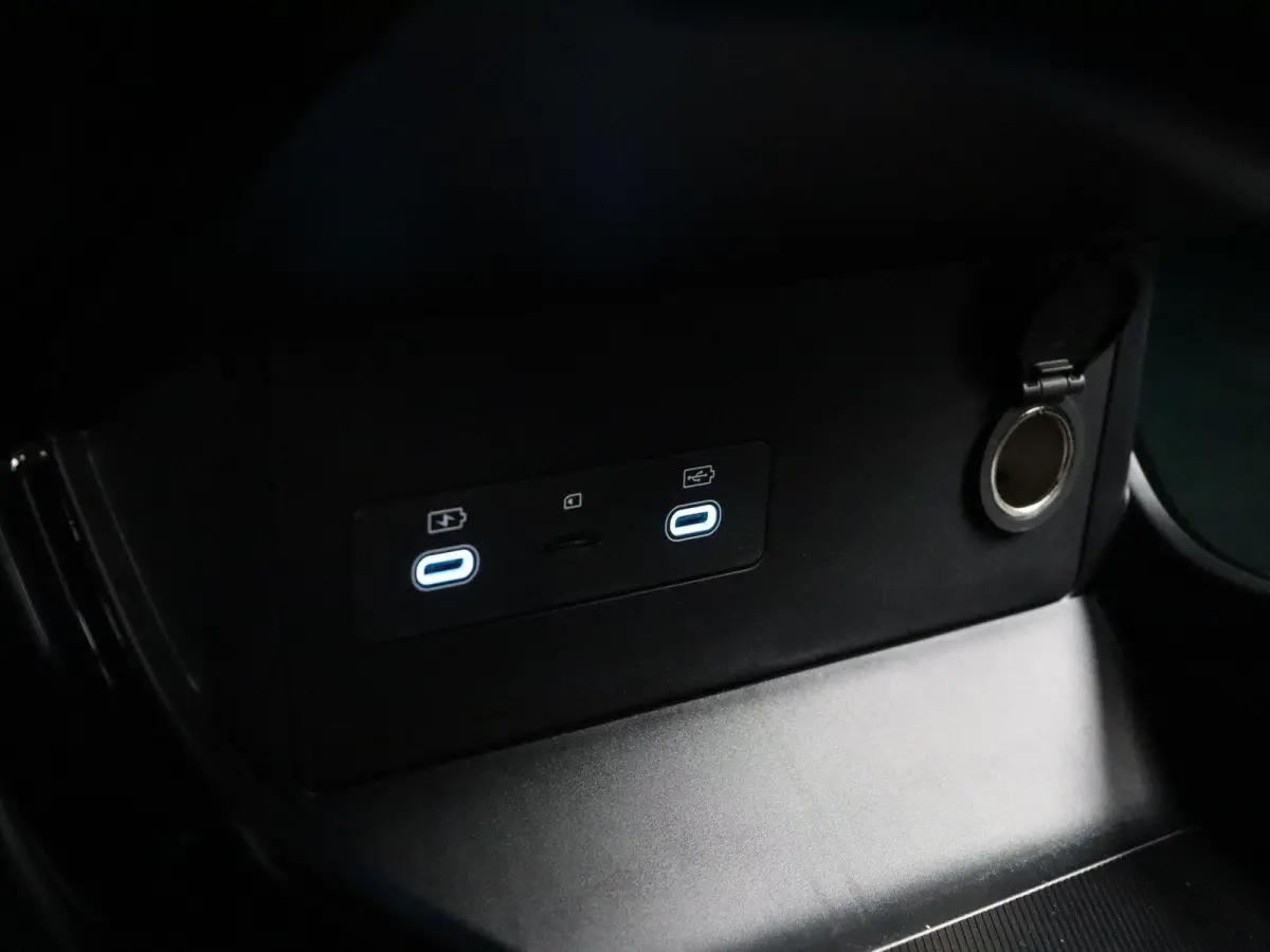 1.5 DM-i FWD Comfort | 26.6 KWh Accu | 125km WLTP | Verwarmde/geventileerde voorstoelen | Stuurwielverwarming | Panoramadak | Head-Up Display | Infinity audio |