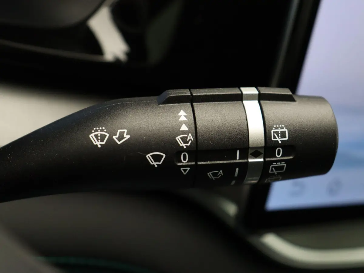 1.5 DM-i FWD Comfort | 26.6 KWh Accu | 125km WLTP | Verwarmde/geventileerde voorstoelen | Stuurwielverwarming | Panoramadak | Head-Up Display | Infinity audio |