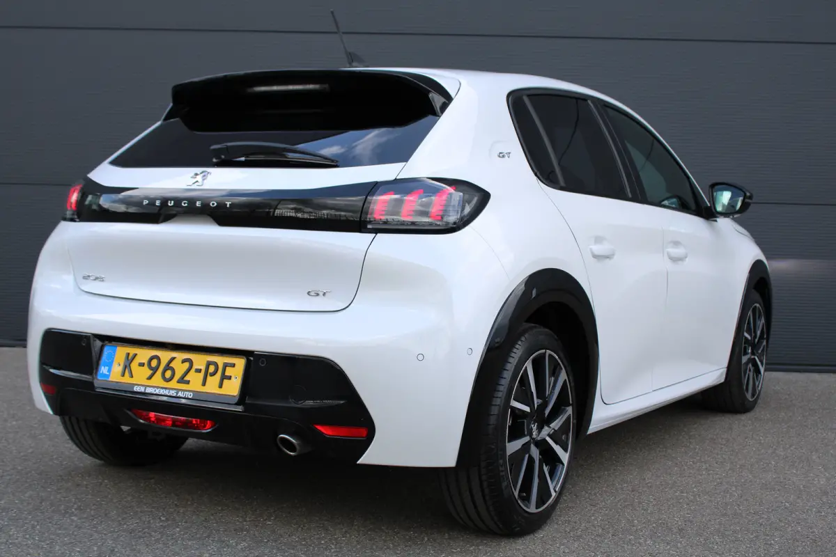 1.2 PureTech GT Pack | Navigatie | Camera | Panoramadak | Stoelverwarming | Apple carplay | Full LED |