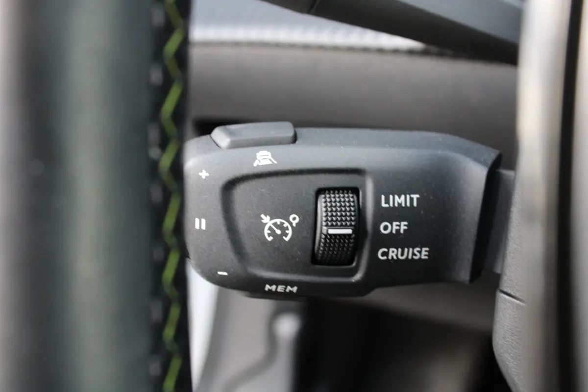 1.2 PureTech GT Pack | Navigatie | Camera | Panoramadak | Stoelverwarming | Apple carplay | Full LED |