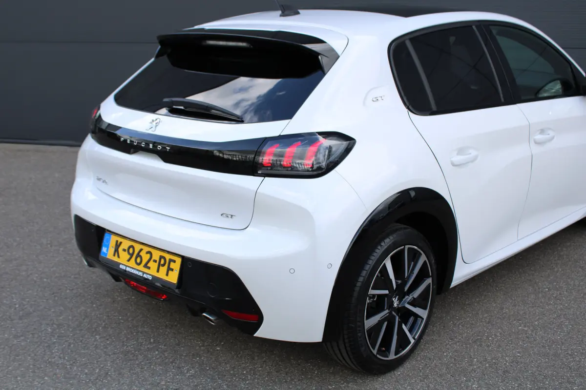 1.2 PureTech GT Pack | Navigatie | Camera | Panoramadak | Stoelverwarming | Apple carplay | Full LED |