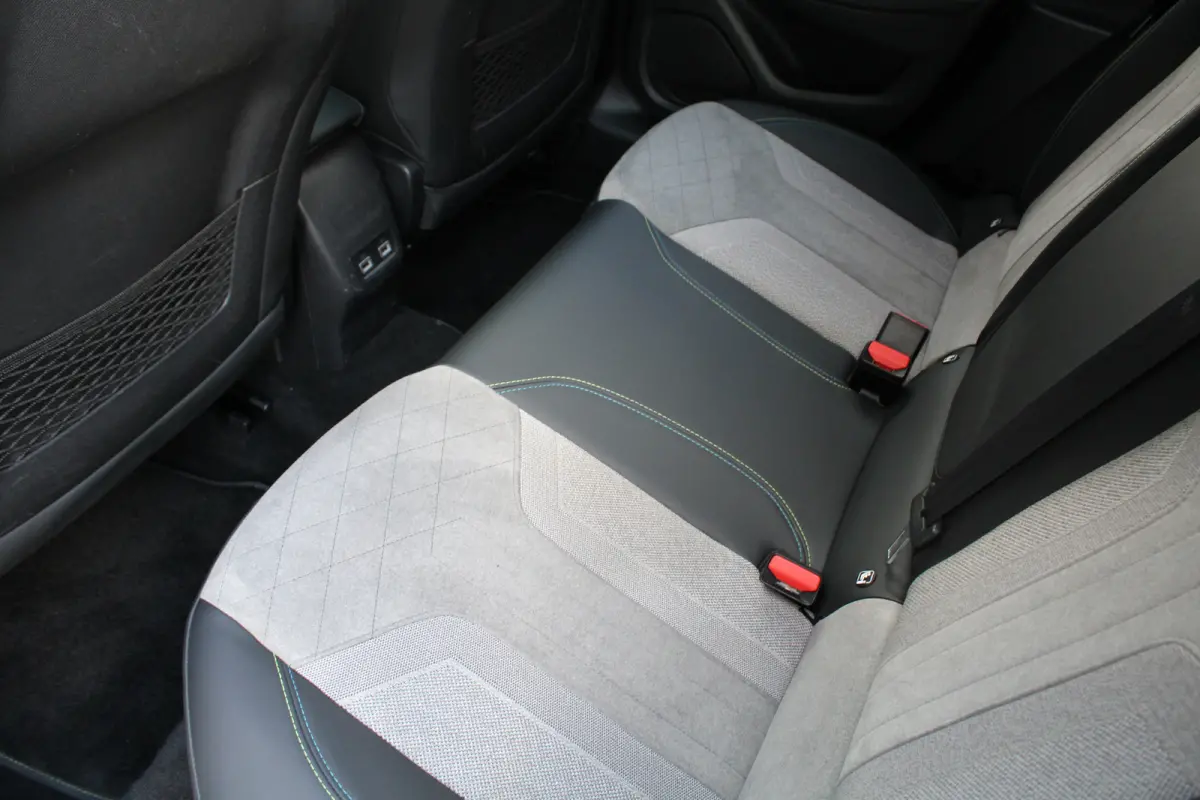 1.2 PureTech GT Pack | Navigatie | Camera | Panoramadak | Stoelverwarming | Apple carplay | Full LED |