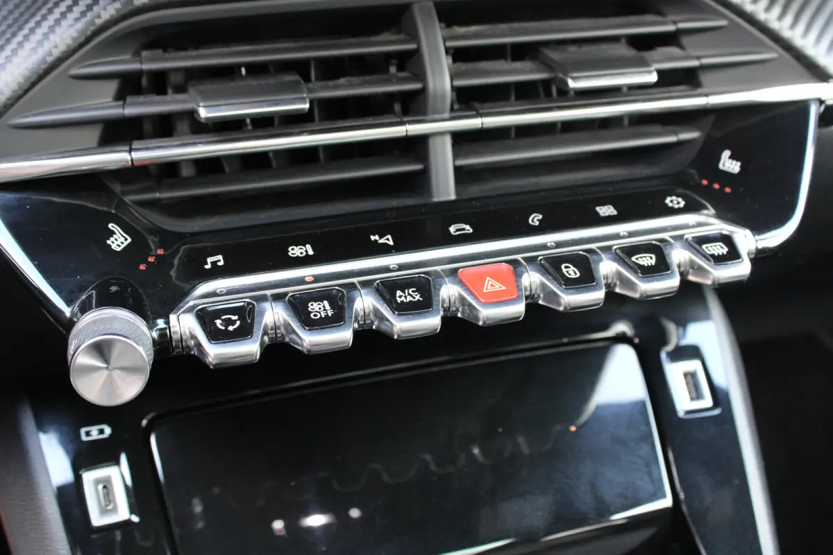 1.2 PureTech GT Pack | Navigatie | Camera | Panoramadak | Stoelverwarming | Apple carplay | Full LED |