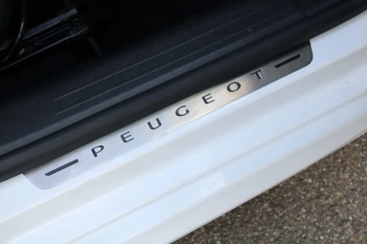 1.2 PureTech GT Pack | Navigatie | Camera | Panoramadak | Stoelverwarming | Apple carplay | Full LED |