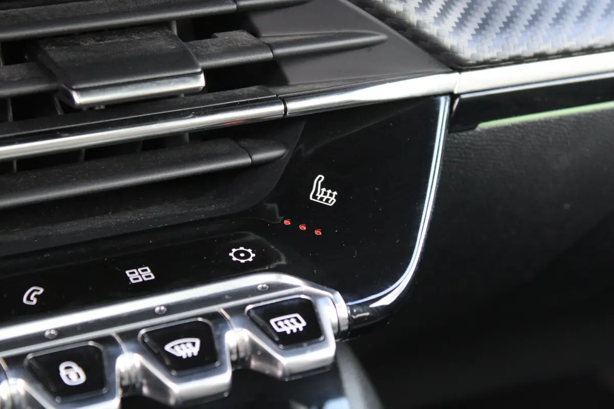 1.2 PureTech GT Pack | Navigatie | Camera | Panoramadak | Stoelverwarming | Apple carplay | Full LED |
