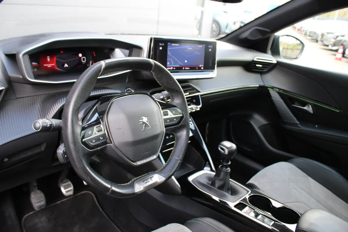1.2 PureTech GT Pack | Navigatie | Camera | Panoramadak | Stoelverwarming | Apple carplay | Full LED |