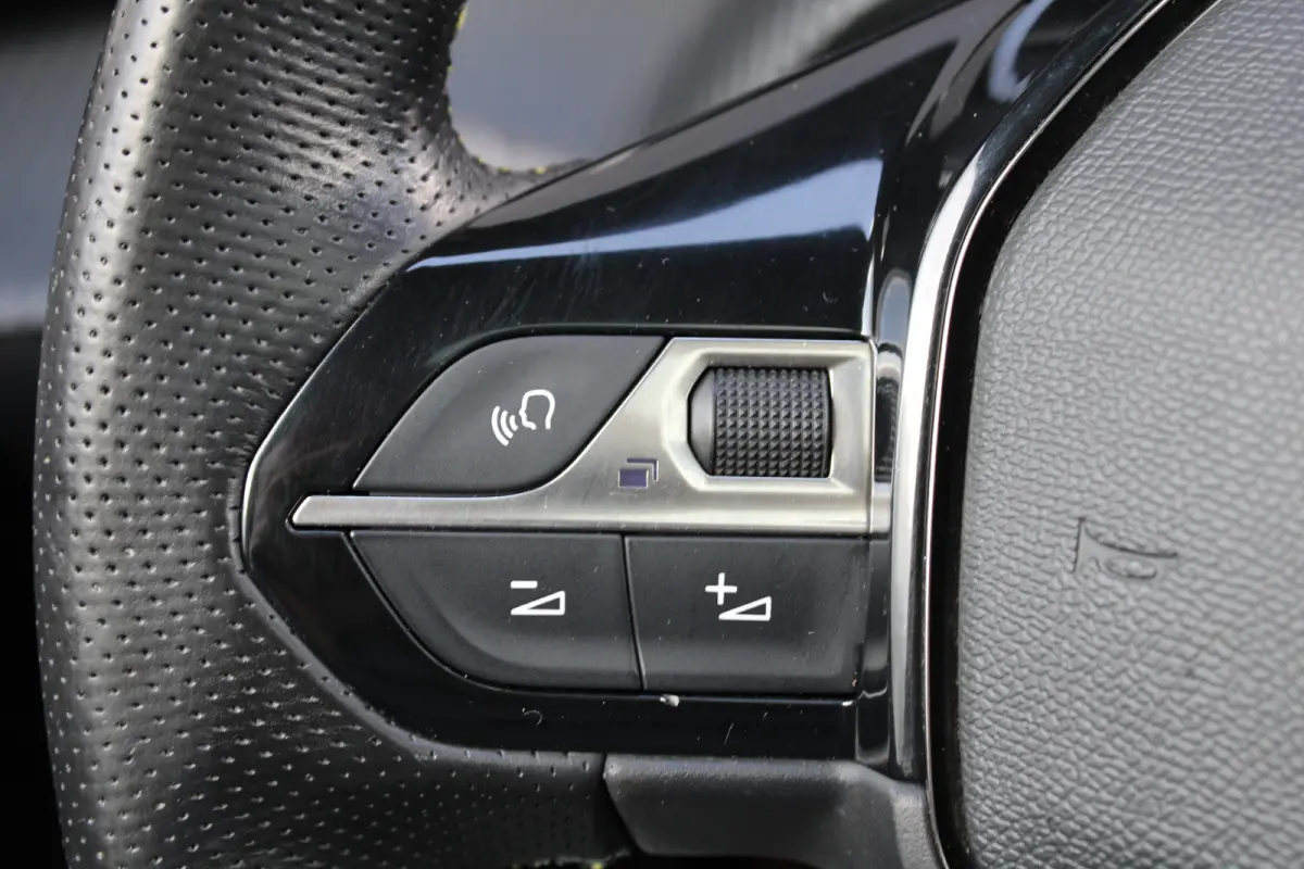1.2 PureTech GT Pack | Navigatie | Camera | Panoramadak | Stoelverwarming | Apple carplay | Full LED |