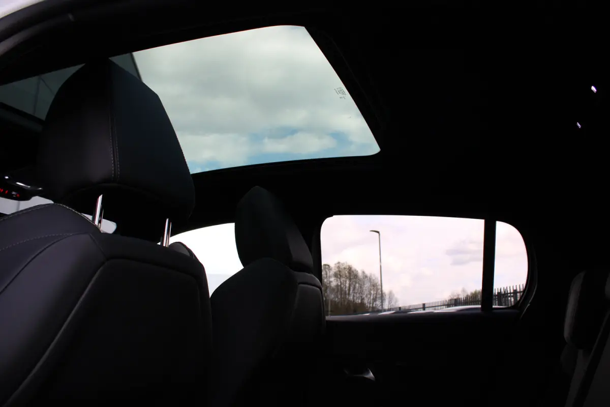1.2 PureTech GT Pack | Navigatie | Camera | Panoramadak | Stoelverwarming | Apple carplay | Full LED |