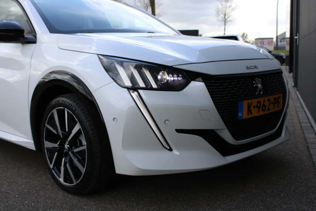1.2 PureTech GT Pack | Navigatie | Camera | Panoramadak | Stoelverwarming | Apple carplay | Full LED |