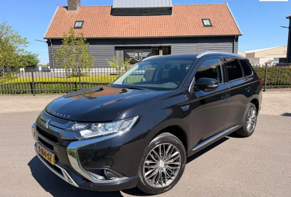 2.4 PHEV AWD PURE PLUG IN HYBRIDE CAMERA CARPLAY LED-XENON