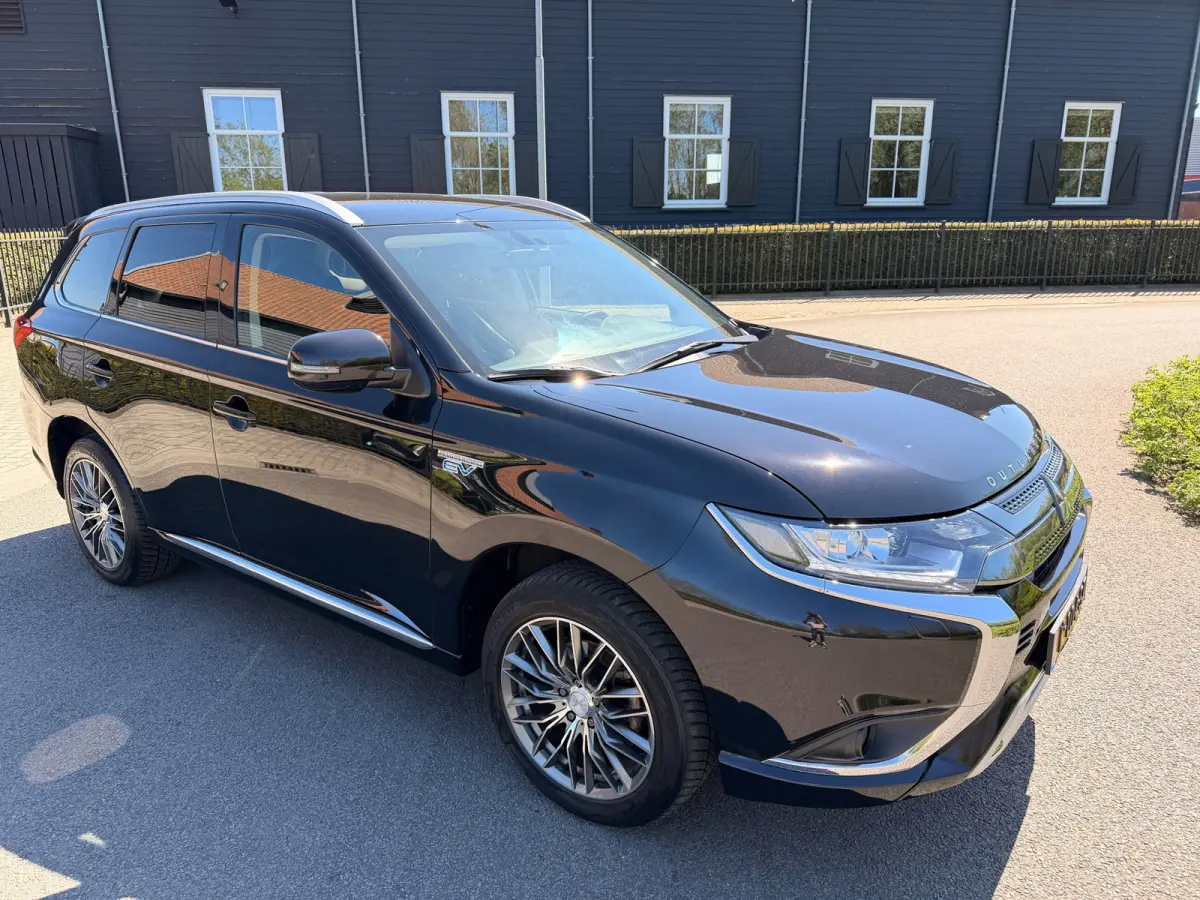 2.4 PHEV AWD PURE PLUG IN HYBRIDE CAMERA CARPLAY LED-XENON