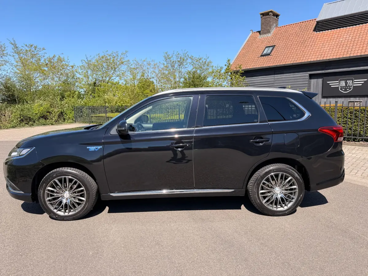 2.4 PHEV AWD PURE PLUG IN HYBRIDE CAMERA CARPLAY LED-XENON