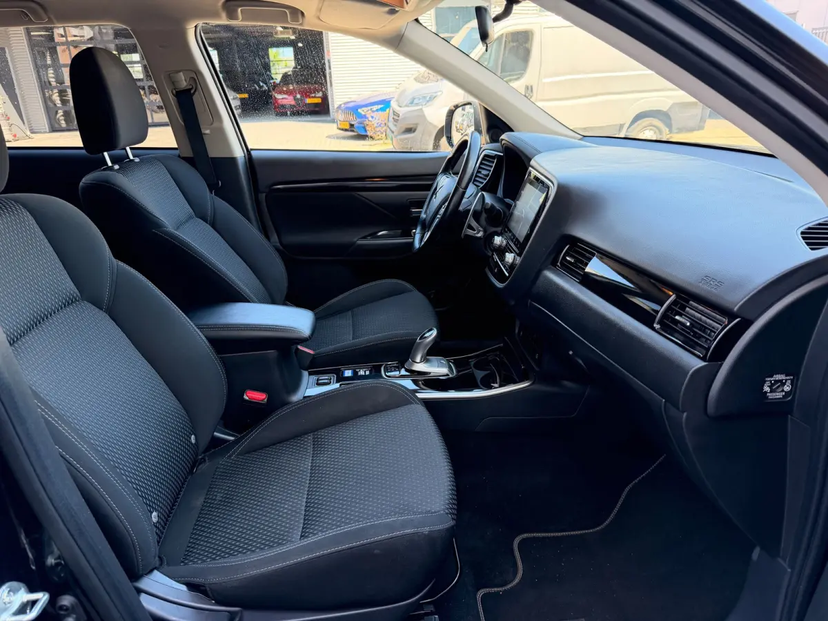 2.4 PHEV AWD PURE PLUG IN HYBRIDE CAMERA CARPLAY LED-XENON
