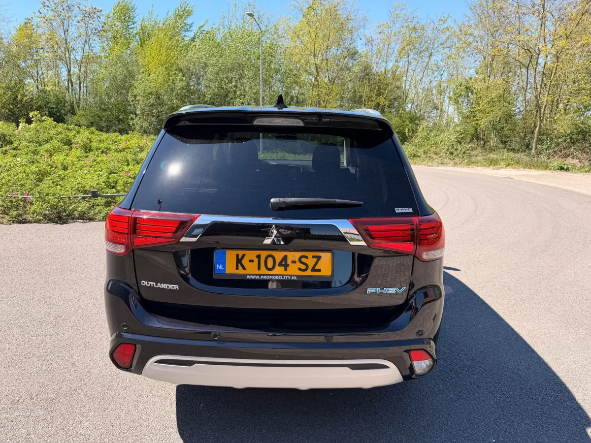 2.4 PHEV AWD PURE PLUG IN HYBRIDE CAMERA CARPLAY LED-XENON