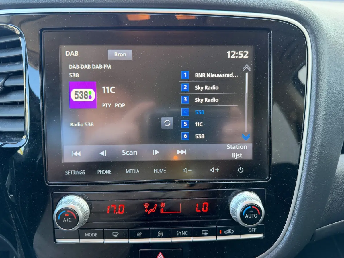 2.4 PHEV AWD PURE PLUG IN HYBRIDE CAMERA CARPLAY LED-XENON