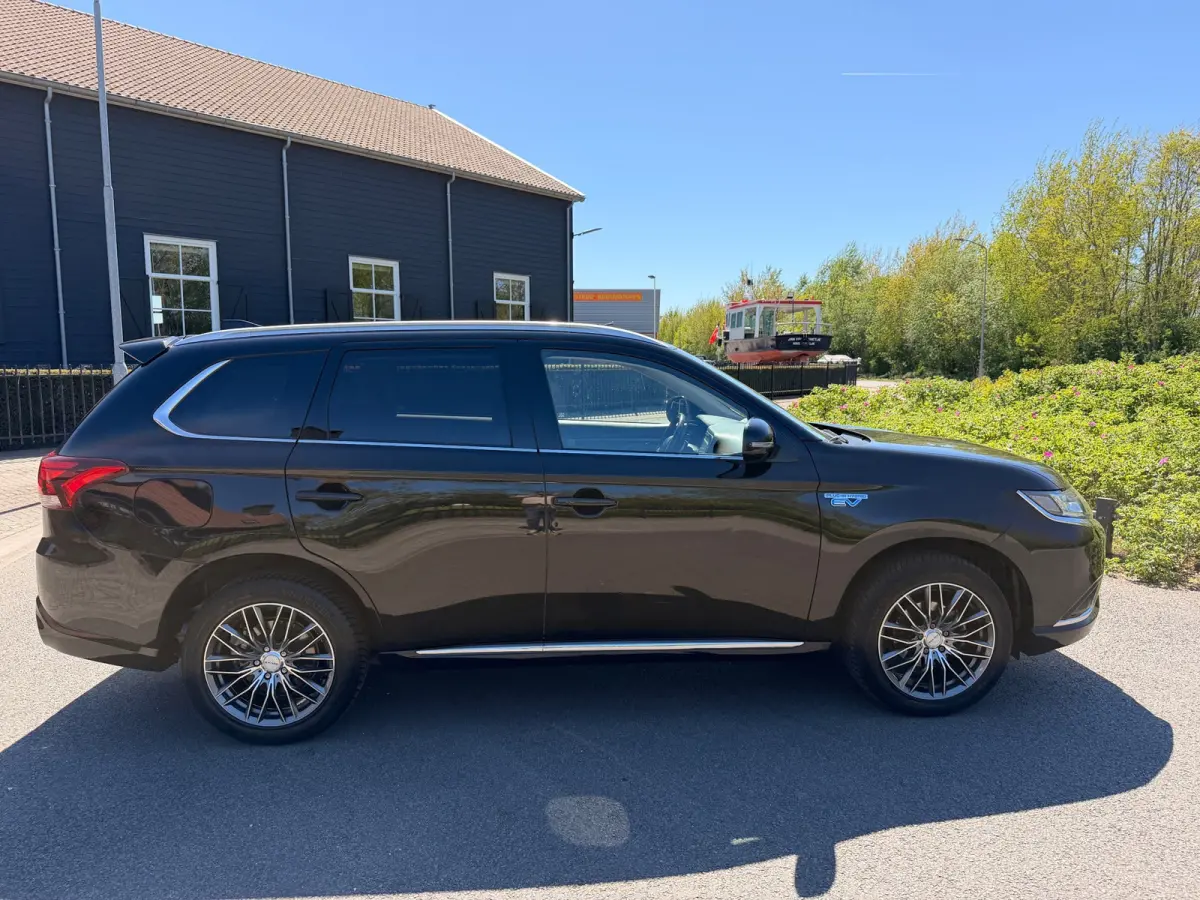 2.4 PHEV AWD PURE PLUG IN HYBRIDE CAMERA CARPLAY LED-XENON