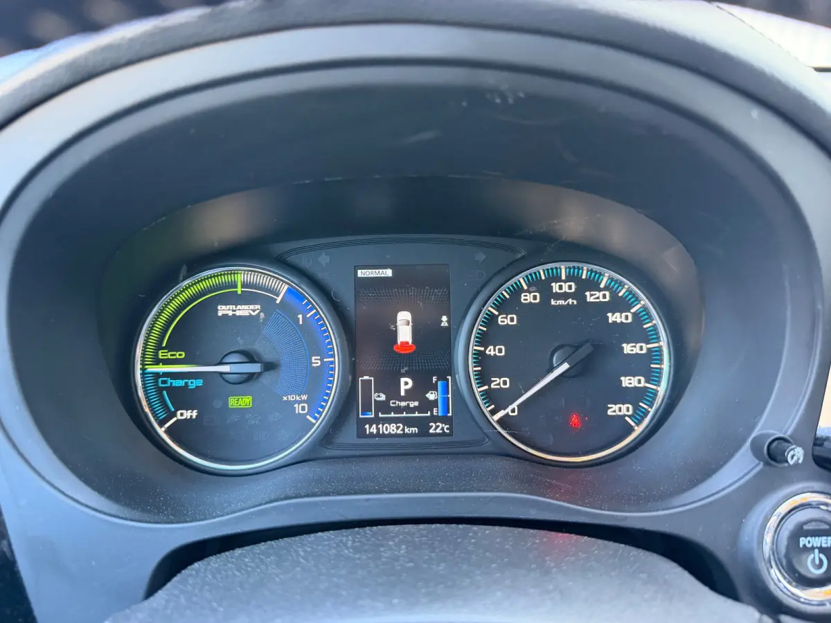 2.4 PHEV AWD PURE PLUG IN HYBRIDE CAMERA CARPLAY LED-XENON