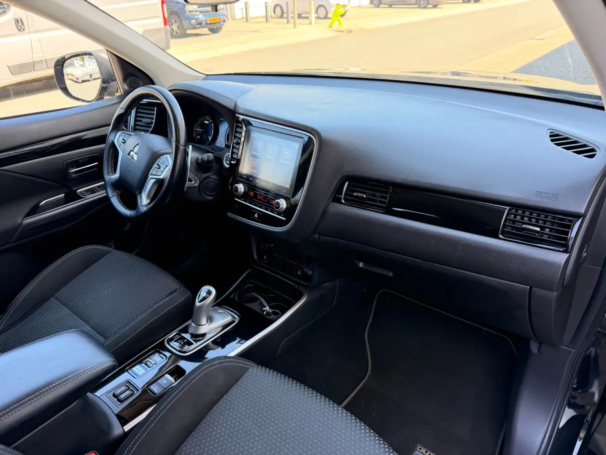 2.4 PHEV AWD PURE PLUG IN HYBRIDE CAMERA CARPLAY LED-XENON
