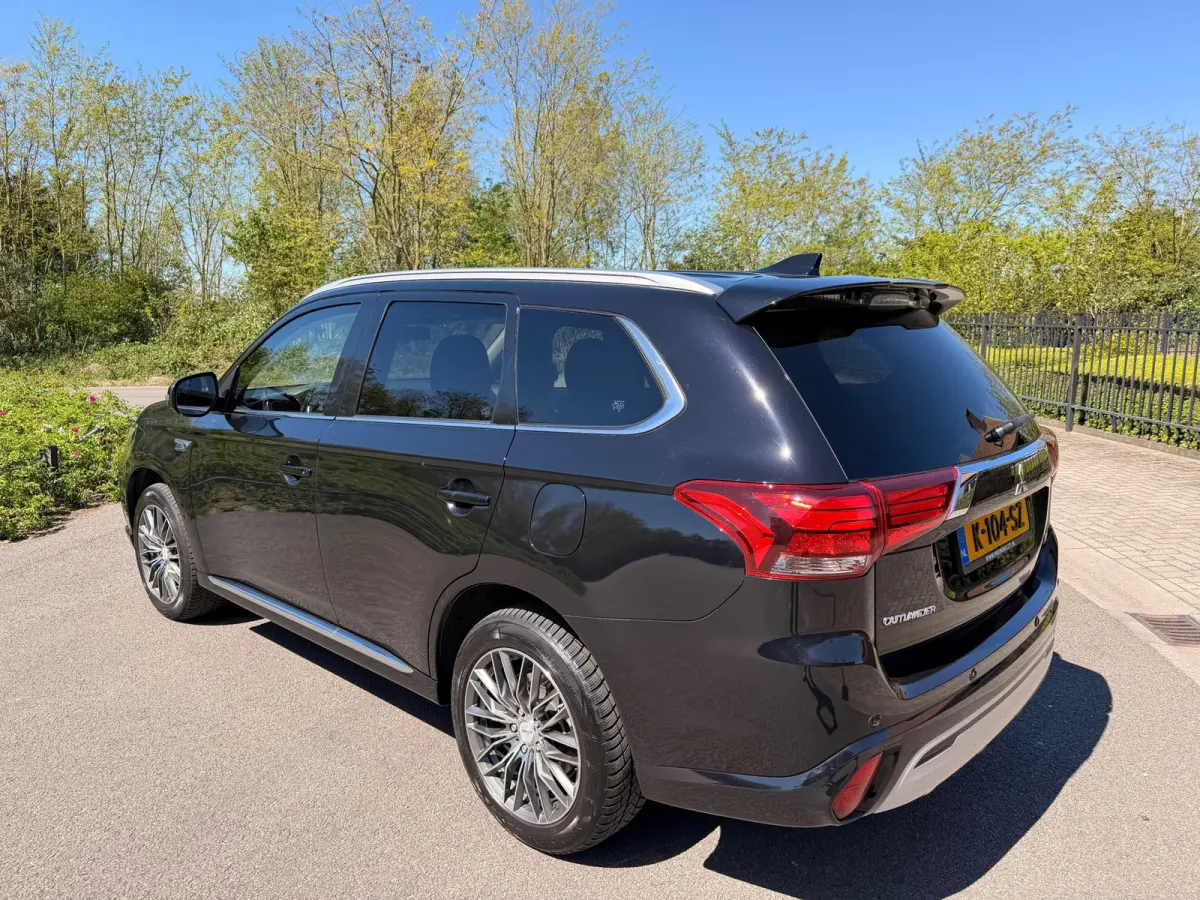 2.4 PHEV AWD PURE PLUG IN HYBRIDE CAMERA CARPLAY LED-XENON
