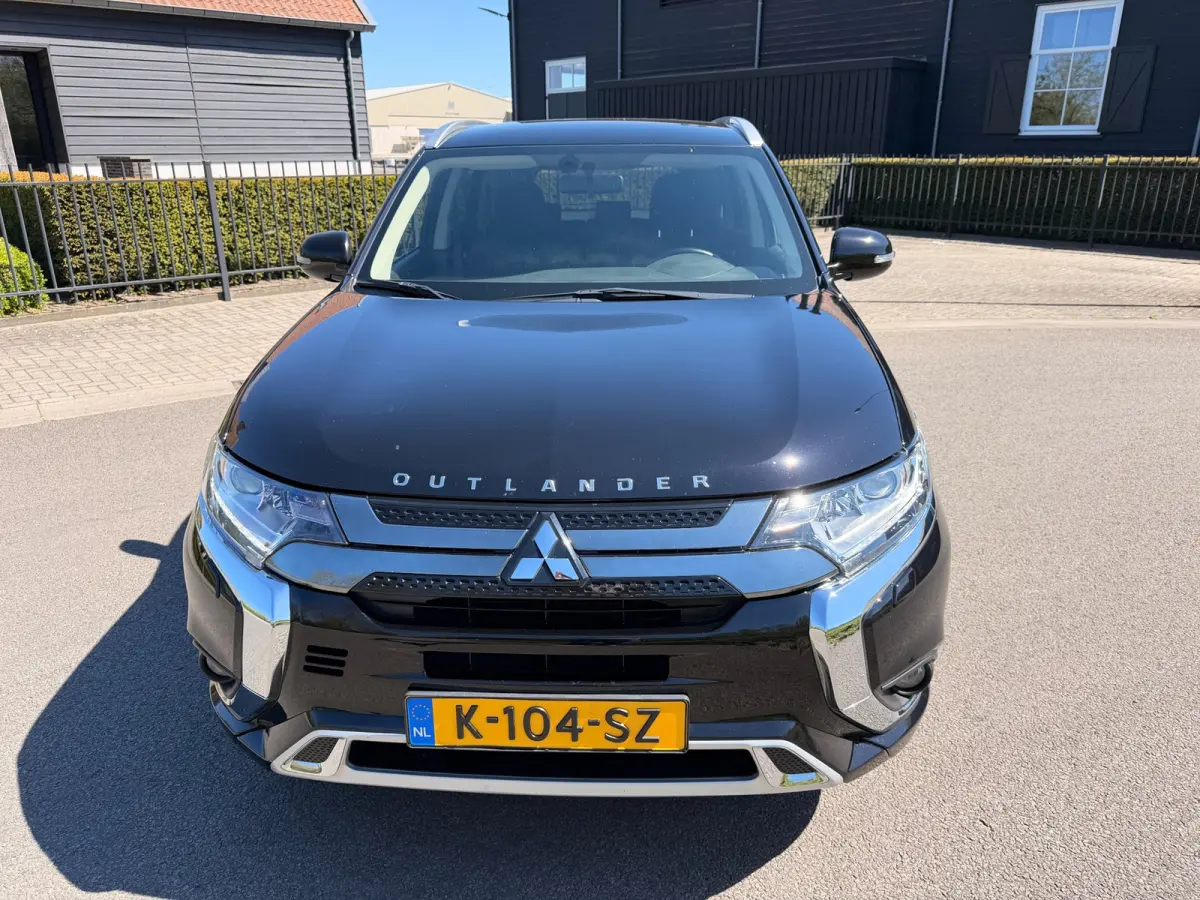 2.4 PHEV AWD PURE PLUG IN HYBRIDE CAMERA CARPLAY LED-XENON