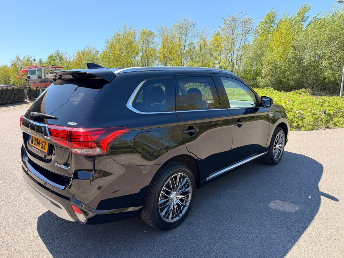 2.4 PHEV AWD PURE PLUG IN HYBRIDE CAMERA CARPLAY LED-XENON
