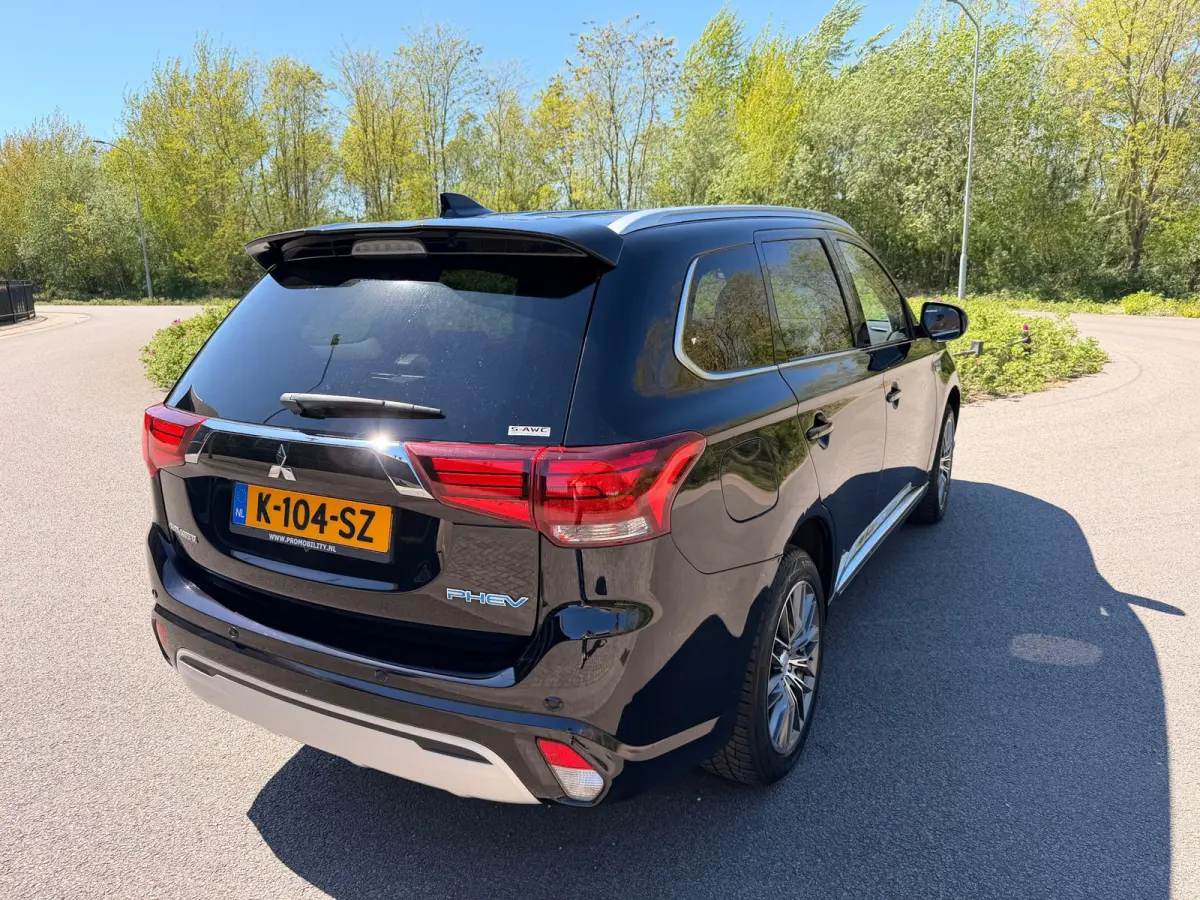 2.4 PHEV AWD PURE PLUG IN HYBRIDE CAMERA CARPLAY LED-XENON