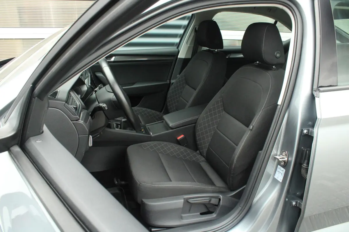 1.5 TSI 150pk Ambition | Verwarmde Voorruit | Cruise Control | 17'LM Velgen | Parkeersensoren | Stoelverwarming | Climate Control