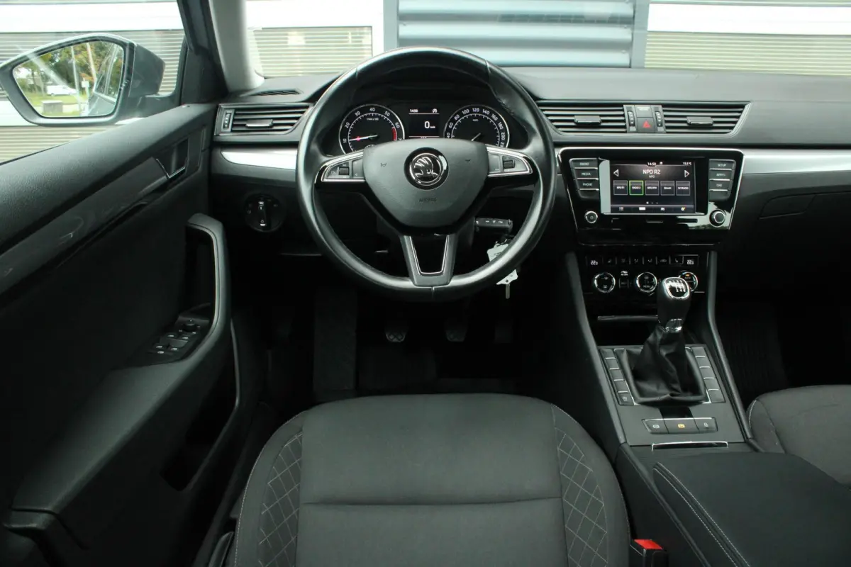 1.5 TSI 150pk Ambition | Verwarmde Voorruit | Cruise Control | 17'LM Velgen | Parkeersensoren | Stoelverwarming | Climate Control